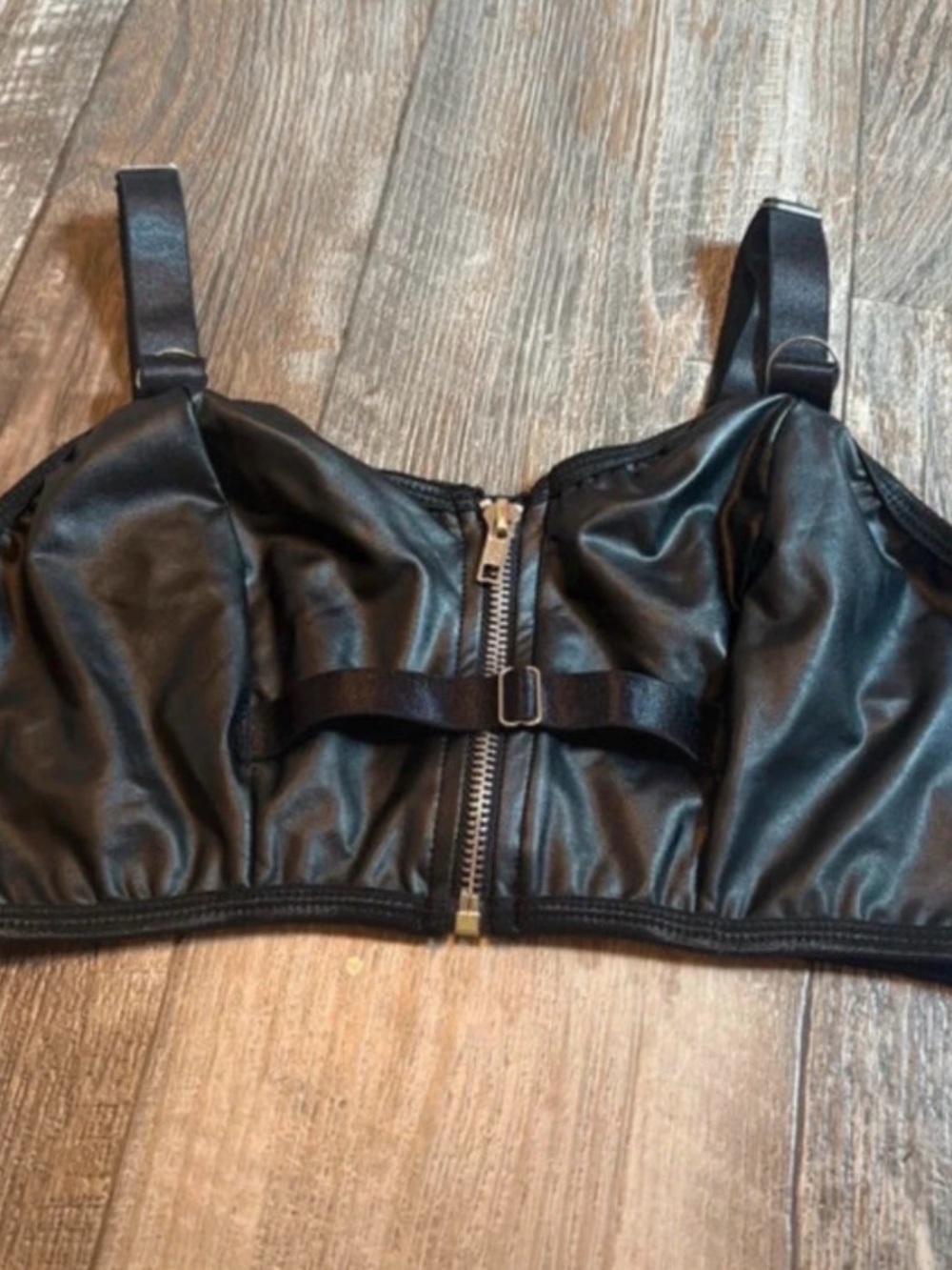 ROMWE Black Faux Leather Front-Zip Bralette